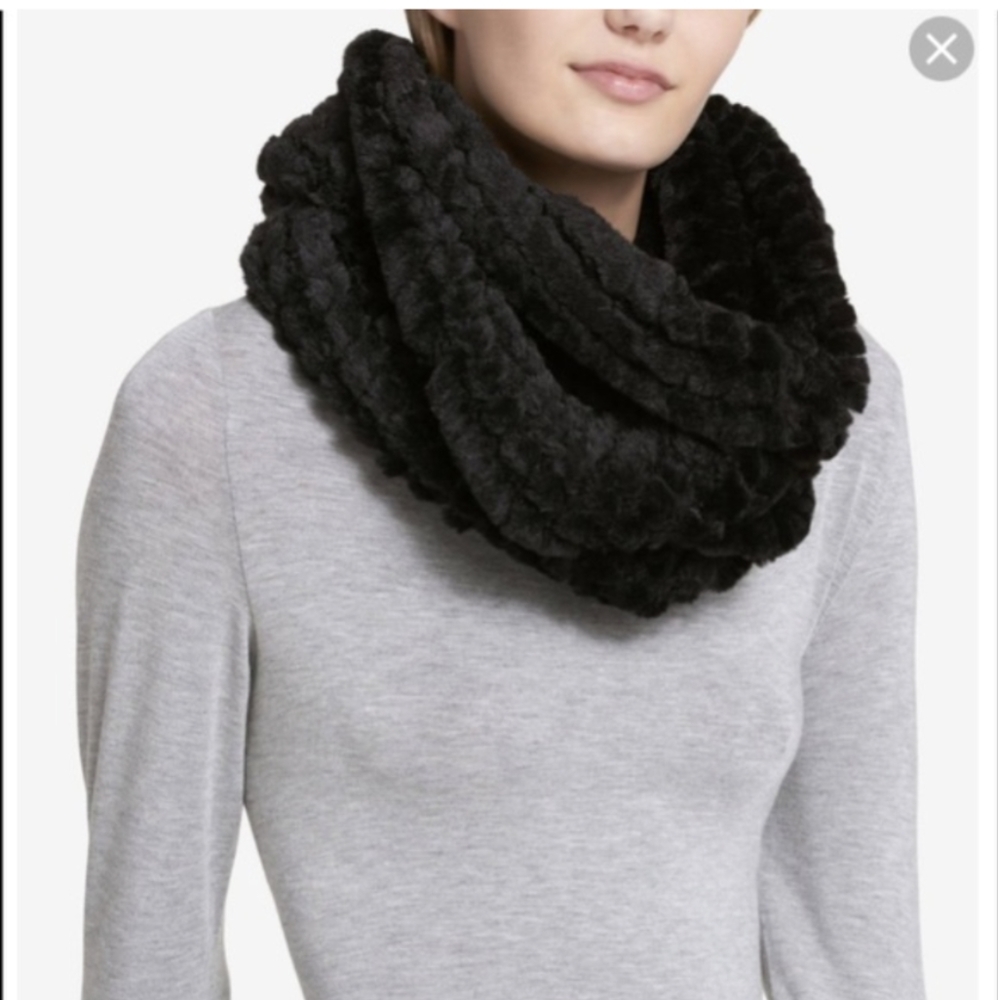 MARCUS ADLER New York Faux‎ Fur Infinity Scarf Collar Black